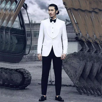 2023 Özel Tasarım Beyaz Düğün Takımları Erkekler için Şal Yaka Bir Düğme 2 Adet Moda Takım Elbise Groomsmen Smokin Ceket + Pantolon