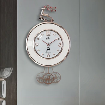 Yeni ışık lüks saat oturma odası modern basit yaratıcı sallanan açık kahverengi moda dekoratif duvar saati kuvars elektronik saat