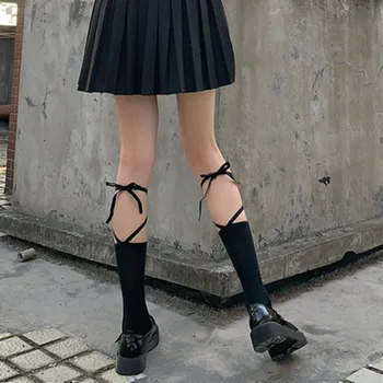 Japon Kadın Nervürlü Mürettebat Çorap Çapraz Yay Dantel Up Kravat Harajuku Mektuplar Baskı Siyah Beyaz Orta Tüp Çorap İç Çamaşırı