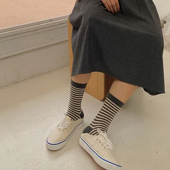 2 Pairs Yeni kadın Sonbahar Ve Kış çizgili çoraplar Kadın Kış Soğuk Koruma Sıcaklık Tüp Çorap Bayan Moda Pamuk Çorap
