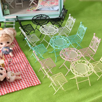 Mini Şeyler Metal Masa Sandalye Seti Dollhouse Minyatür Ürünler Üç parçalı Açık Masa ve Sandalyeler Bebek Evi Aksesuarları Mobilya